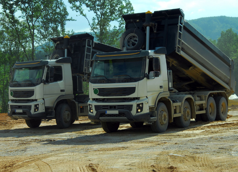 Caminhao Volvo FMX 500 Caçamba basculante usado à venda