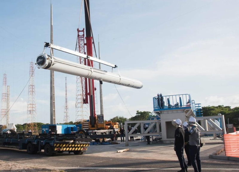 Caminhão Guindaste da Sany é utilizado na base Espacial Brasileira
