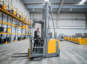 Jungheinrich apresenta nova geração de sua selecionadora vertical de pedidos