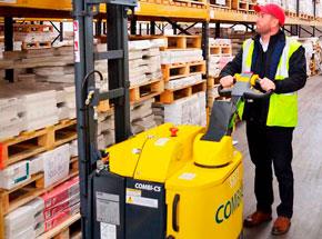 Empilhadeira Combilift ganha prêmio do setor de movimentação de materiais