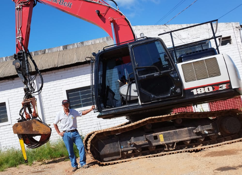 Escavadeiras Link-Belt operam em atividades diversas