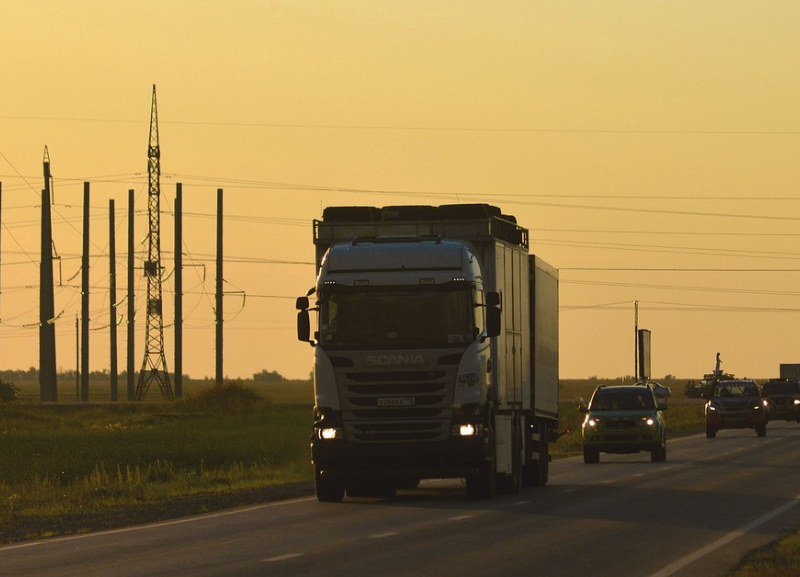 Venda de caminhões cai 16% em 2023