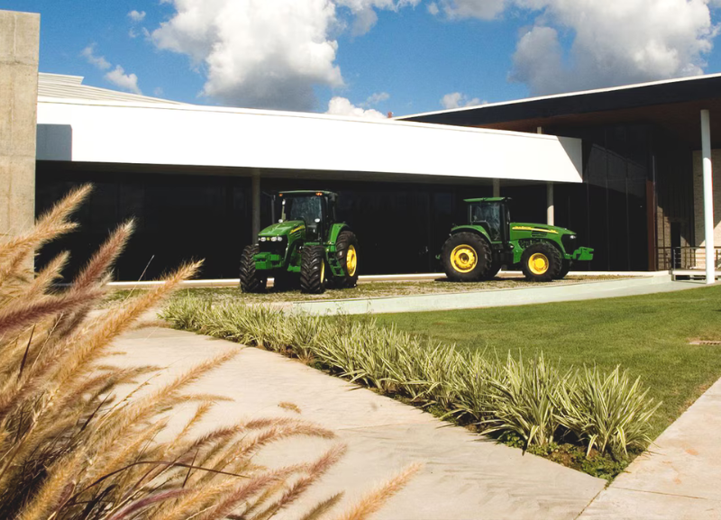 John Deere tem 3 unidades diretamente afetadas por enchentes no RS