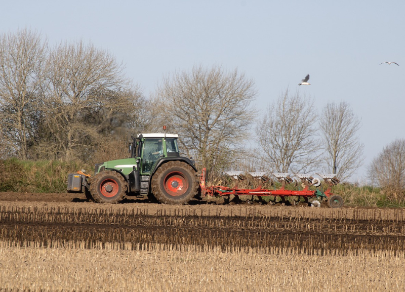 Projeto isenta máquinas agrícolas e veículos elétricos de IPI