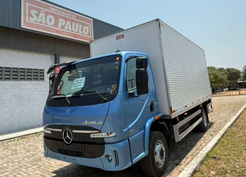 Implementos São Paulo entrega 15 baús para JA Distribuidora