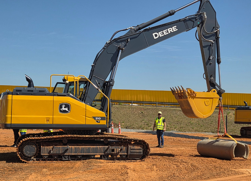 John Deere apresenta nova geração de escavadeiras