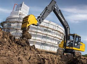 John Deere lança escavadeira de 20 toneladas