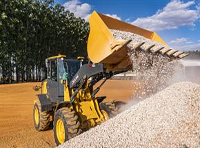 John Deere lança pá-carregadeira 444G para diferentes aplicações
