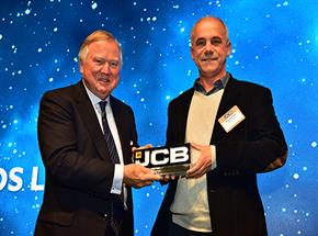 Distribuidores recebem prêmios em evento global da JCB